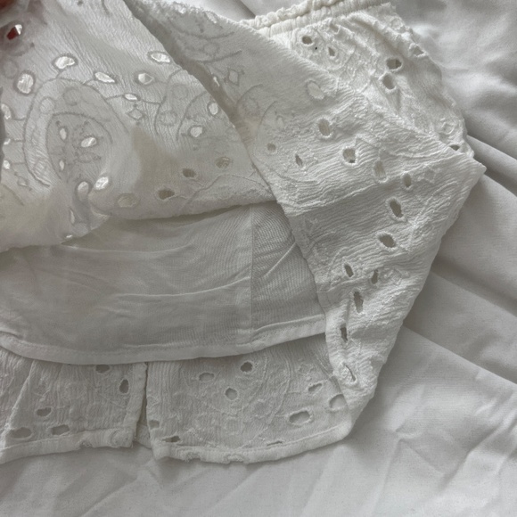 Hollister eyelet tube top Size small Condition: great Color: white Details : - Picture 3 of 3
